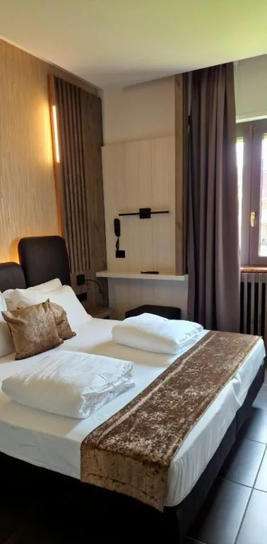 Camera Matrimoniale/Doppia con Letti Singoli — Albergo Ristorante Papa