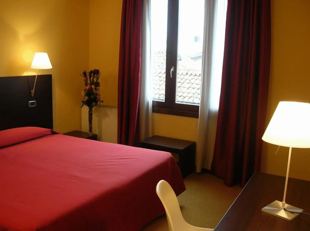 Double or Twin Room — Albergo Verdi