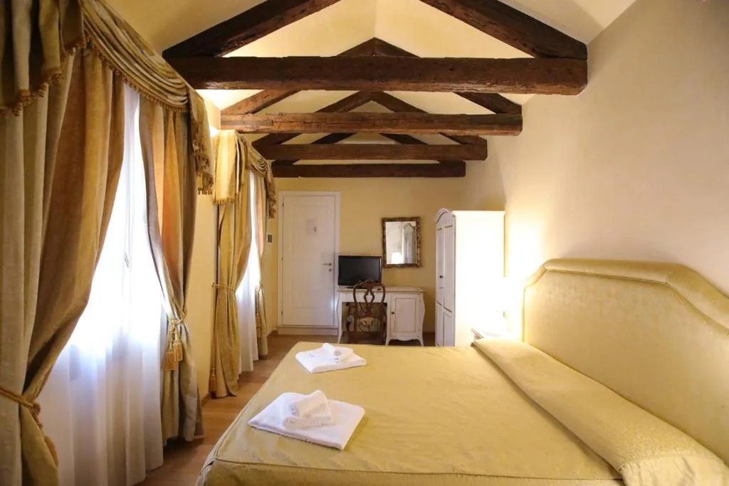 Camera Matrimoniale/Doppia con Letti Singoli — Alla Vigna – Room Only