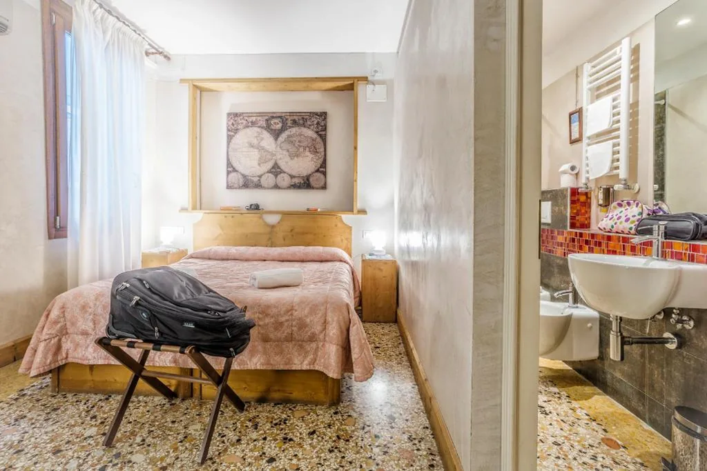 Camera Matrimoniale/Doppia con Letti Singoli — Alloggi B&b Allegri