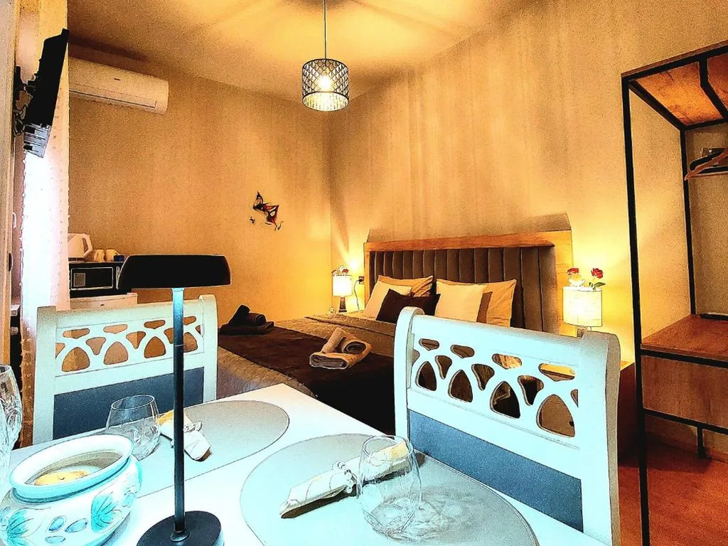 Camera Matrimoniale/Doppia con Letti Singoli — Angy’s House