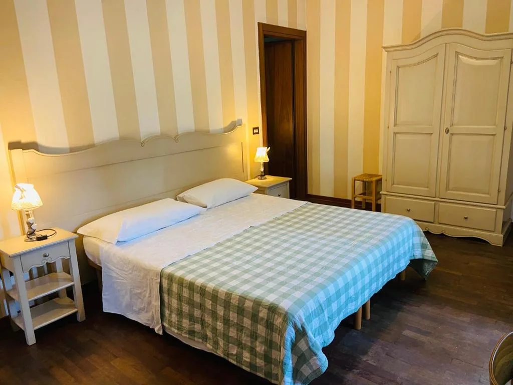 Camera Matrimoniale/Doppia con Letti Singoli — B&B Al Ponte