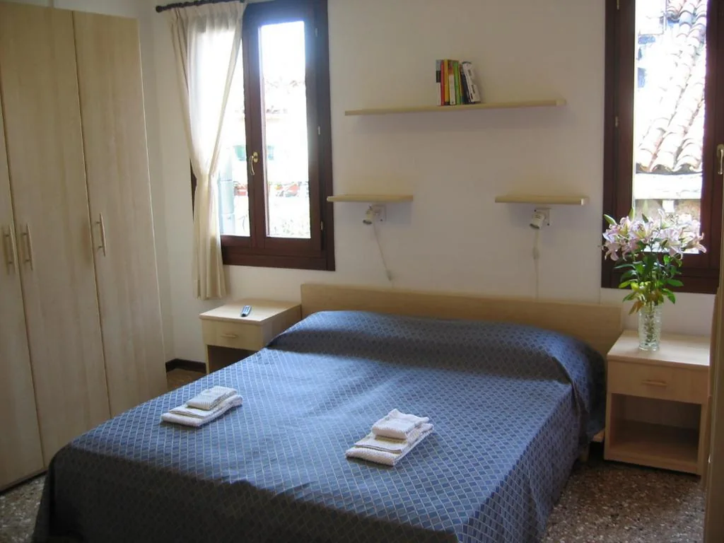 Double or Twin Room — B&B Santo Stefano – Venezia