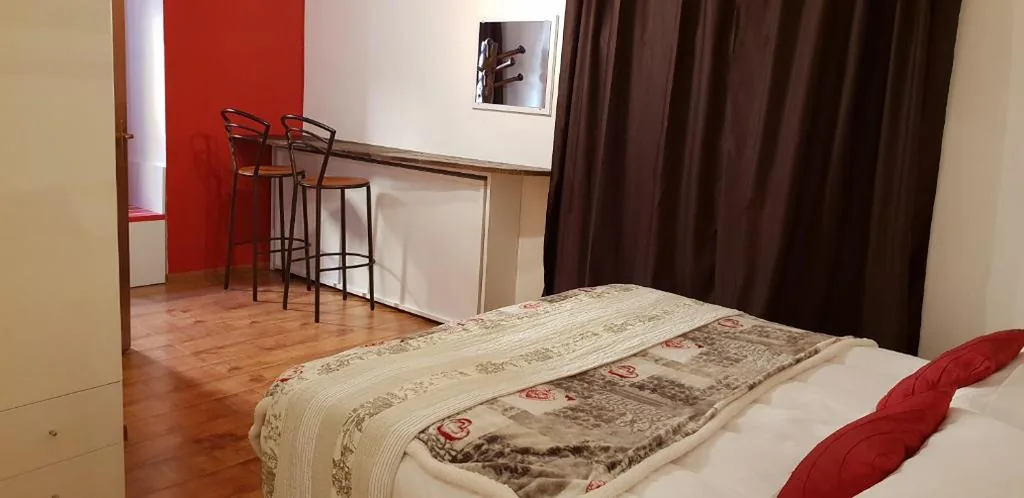 Double or Twin Room — Casa Lady