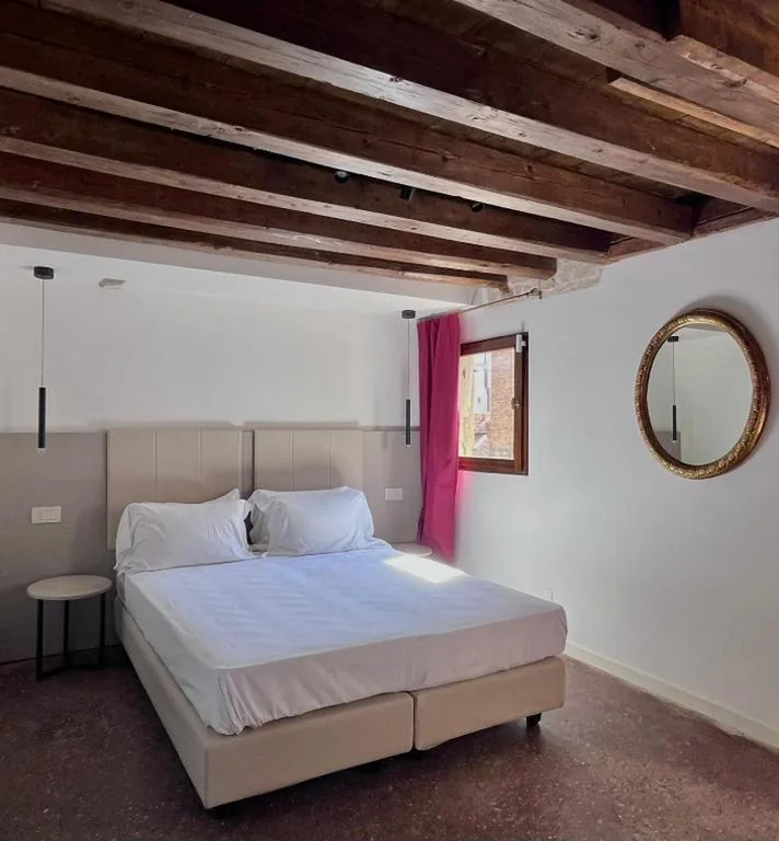 Camera Matrimoniale/Doppia con Letti Singoli — Casanova Hideaway
