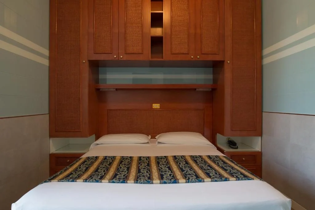 Double or Twin Room with Beach Access — Hotel Colombo