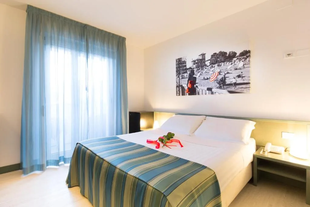 Double or Twin Room with Beach Access — Hotel Florida