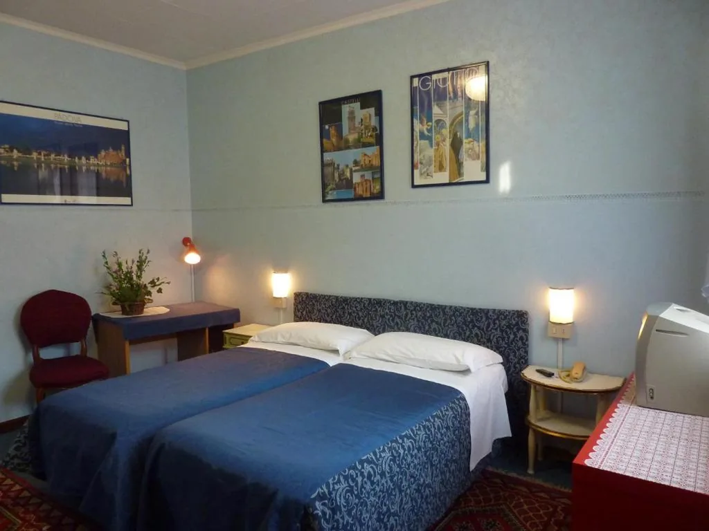 Double or Twin Room with Private Bathroom — Albergo Junior