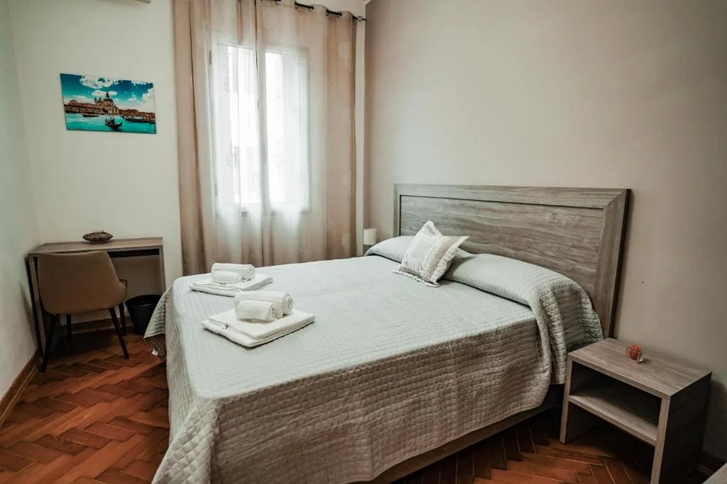 Double or Twin Room with External Private Bathroom — Angelica Home
