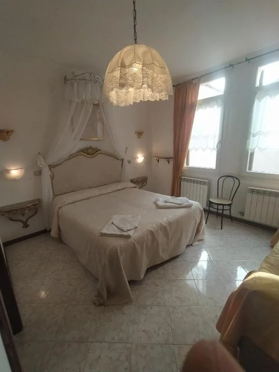 Double or Twin Room with Bathroom — B&B Cà Isabella