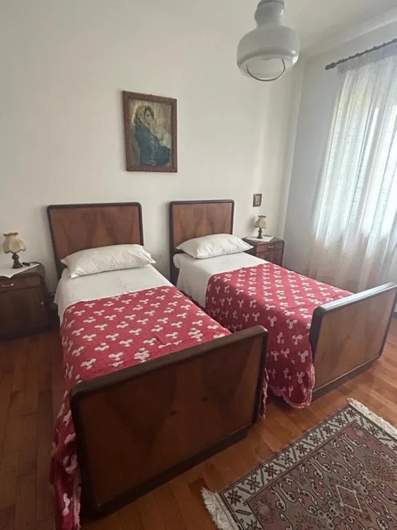 Camera Matrimoniale/Doppia con Letti Singoli con Bagno in Comune — B&B Relax