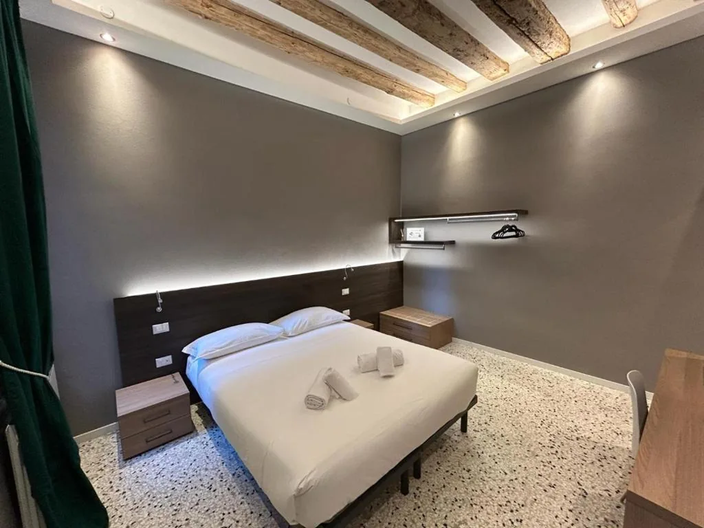 Double or Twin Room with Private Bathroom — Ca’ Piasentin