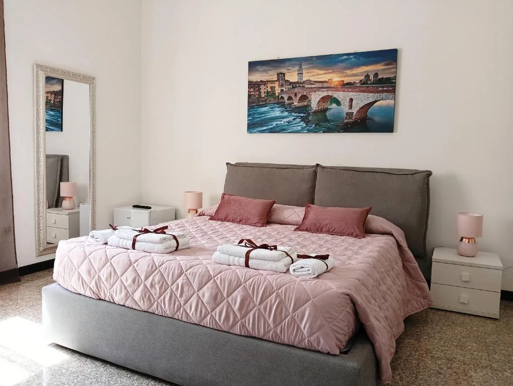 Camera Matrimoniale/Doppia con Letti Singoli con Bagno Privato Esterno — Cattaneo 19 Rooms
