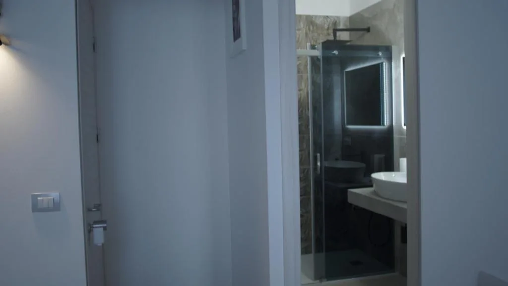 Double or Twin Room with Private Bathroom — Cinema Rooms Fiera Verona