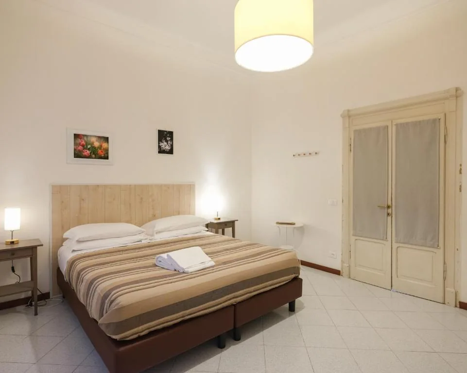 Double or Twin Room with Shared Bathroom — Dimora Giardino di Giulietta