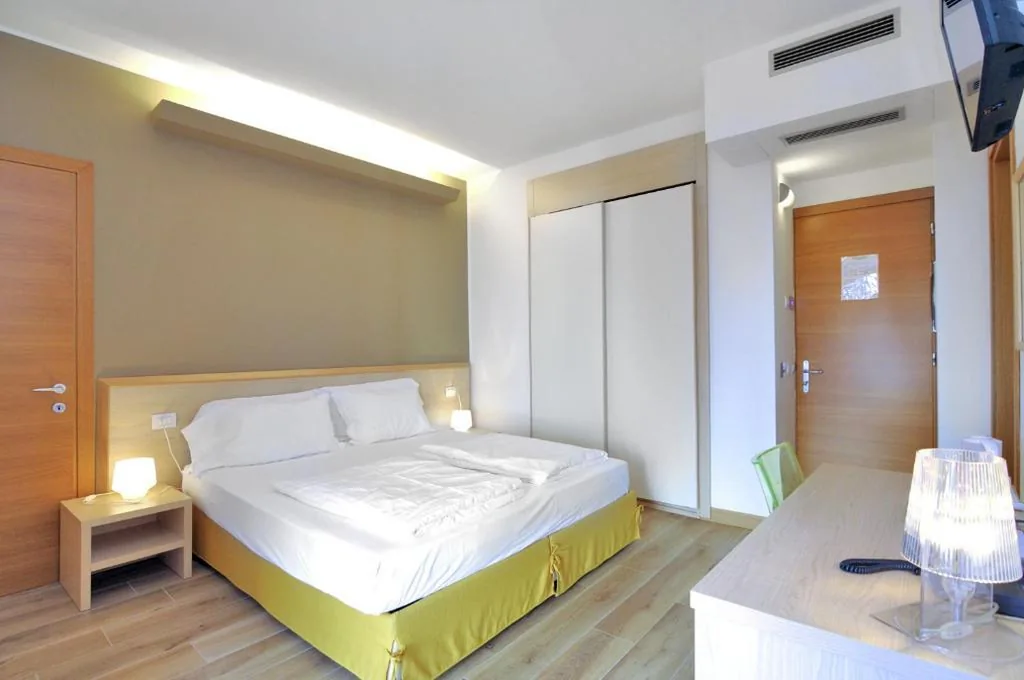 Double or Twin Room with Balcony — Eco Hotel Cleofe