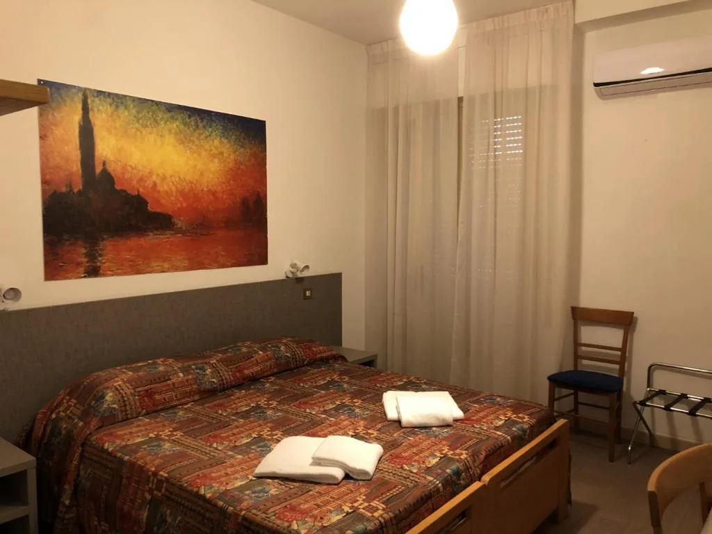 Camera Matrimoniale/Doppia con Letti Singoli con Balcone — Hotel Adriatico