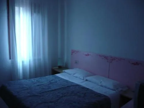 Double or Twin Room with Shared Bathroom — Hotel Adua