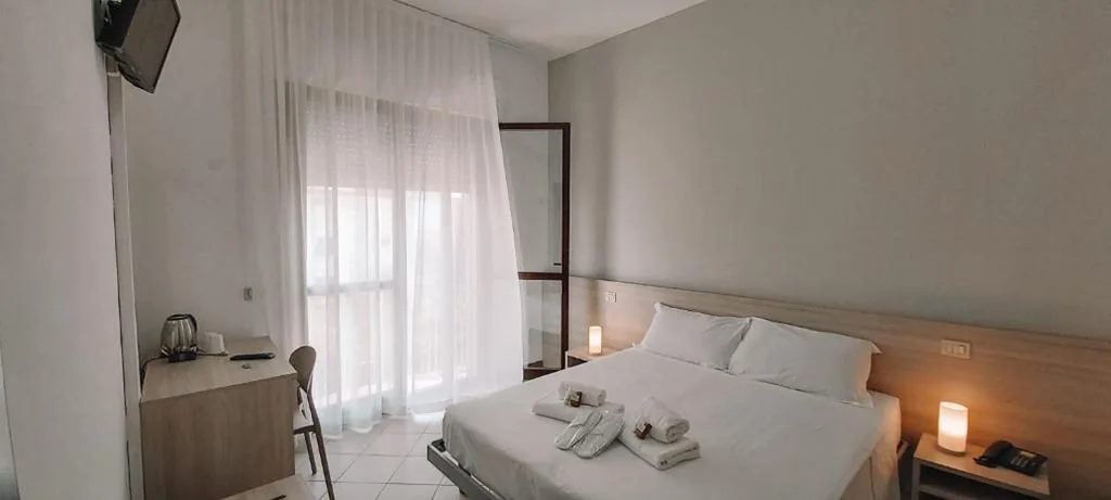 Camera Matrimoniale/Doppia con Letti Singoli con Balcone — Hotel Ammare