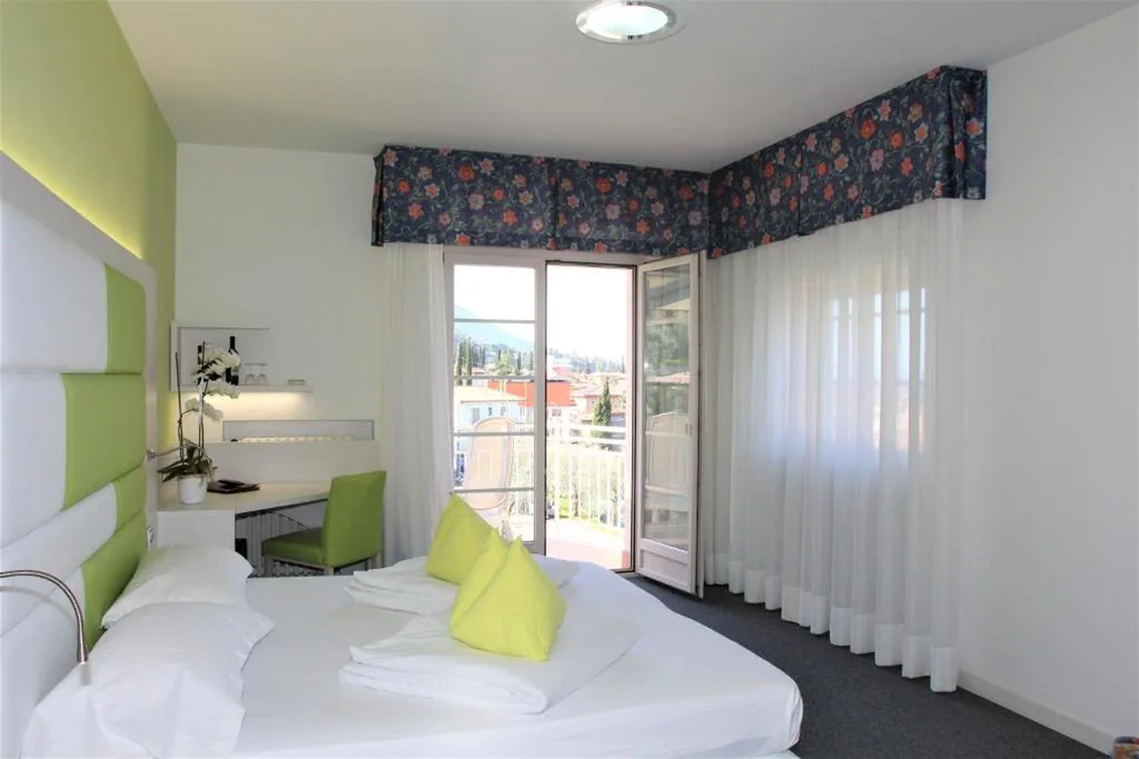 Double or Twin Room with Balcony — Hotel Augusta
