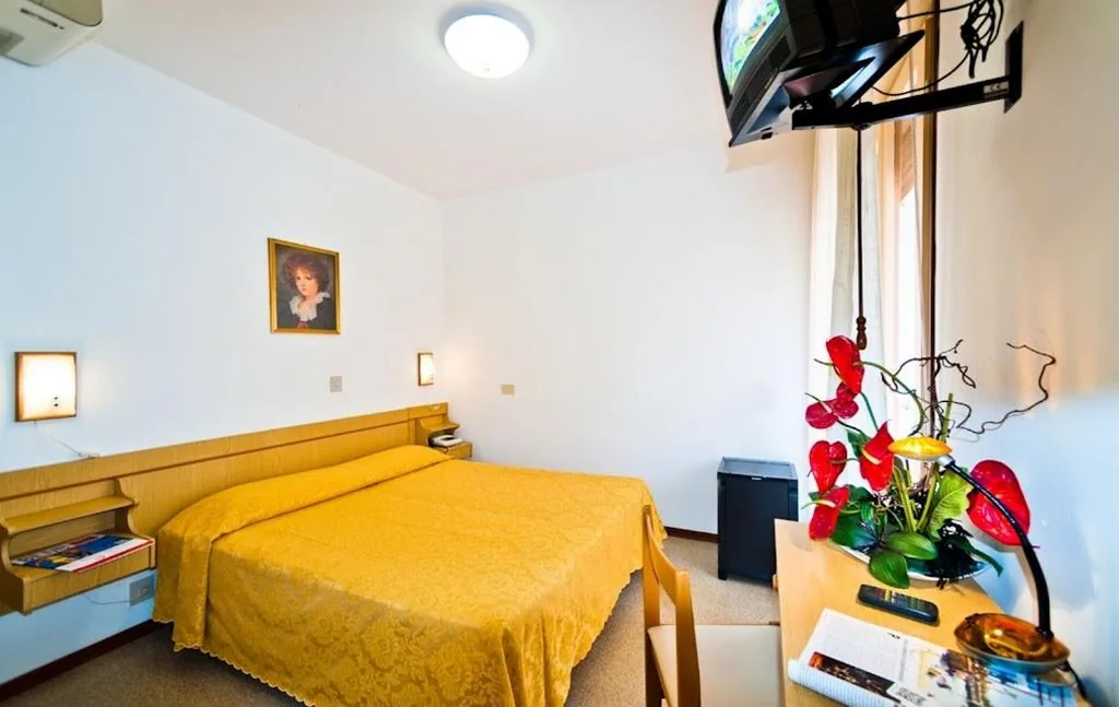Double or Twin Room with Balcony — Hotel Bianchi