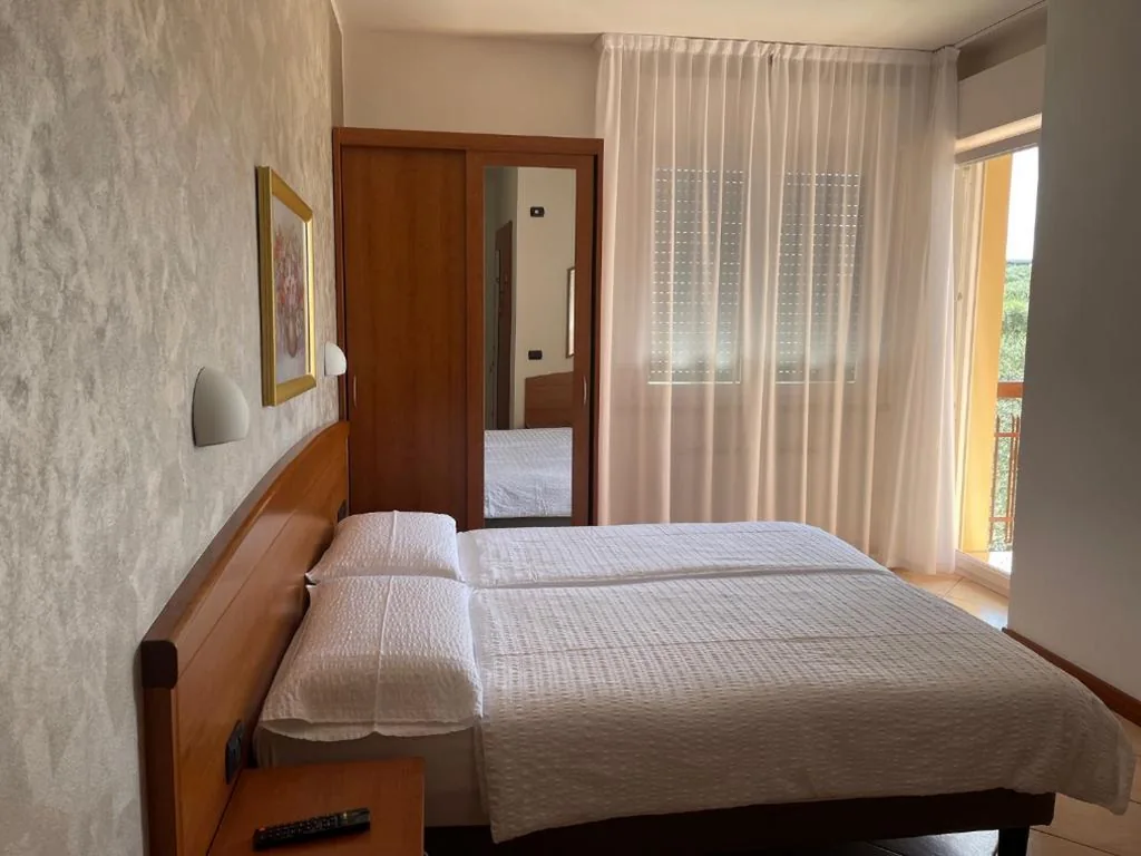 Camera Matrimoniale/Doppia con Letti Singoli con Balcone — Hotel Casa Chincarini