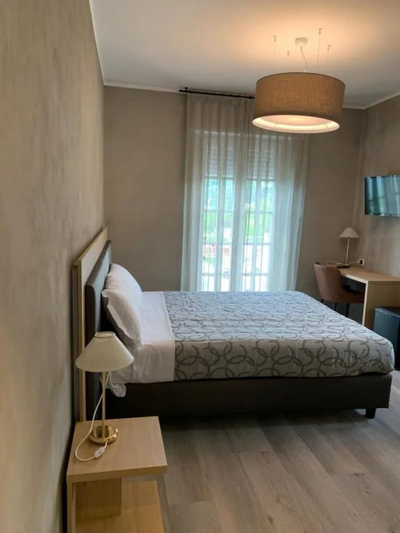 Double or Twin Room with Balcony and Lake View — Hotel Conca D’Oro ***S