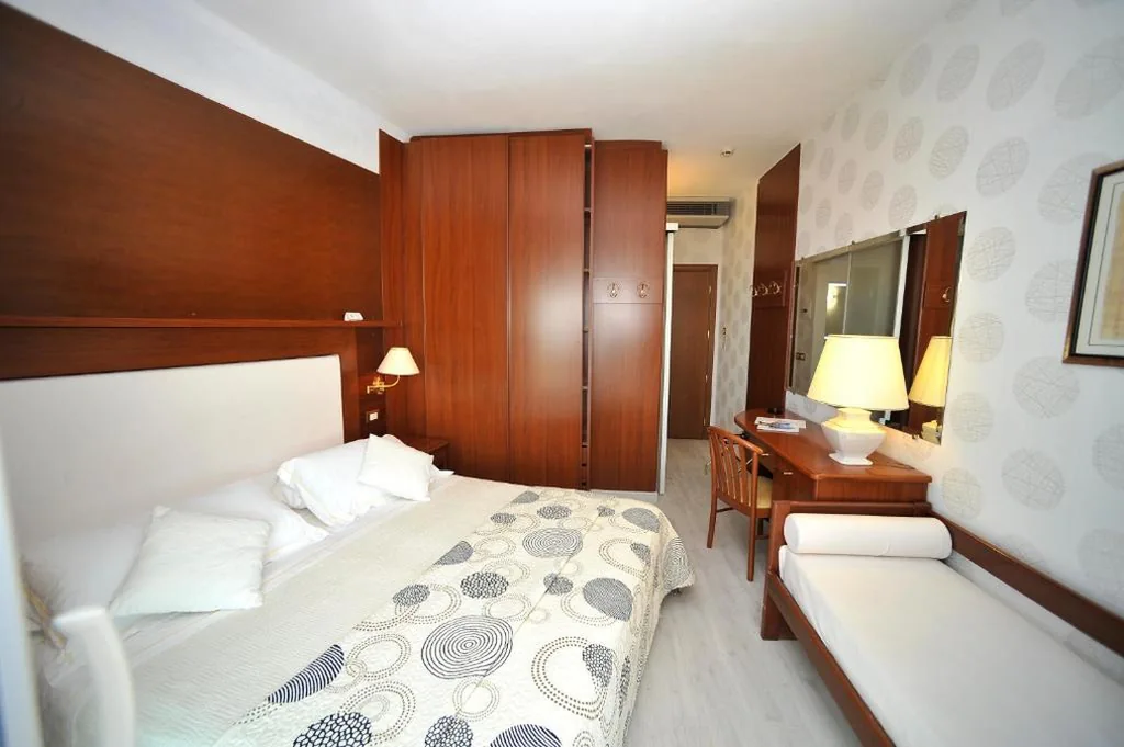 Double or Twin Room with Balcony and Partial Sea View — Hotel Corallo