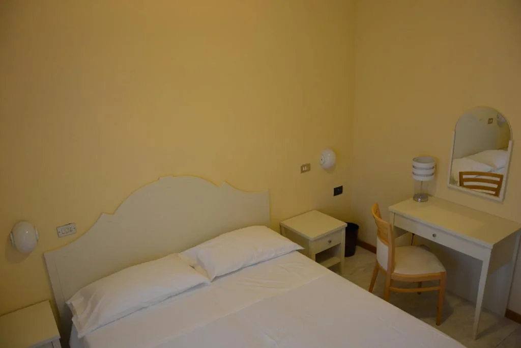 Camera Matrimoniale/Doppia con Letti Singoli con Balcone — Hotel Giotto