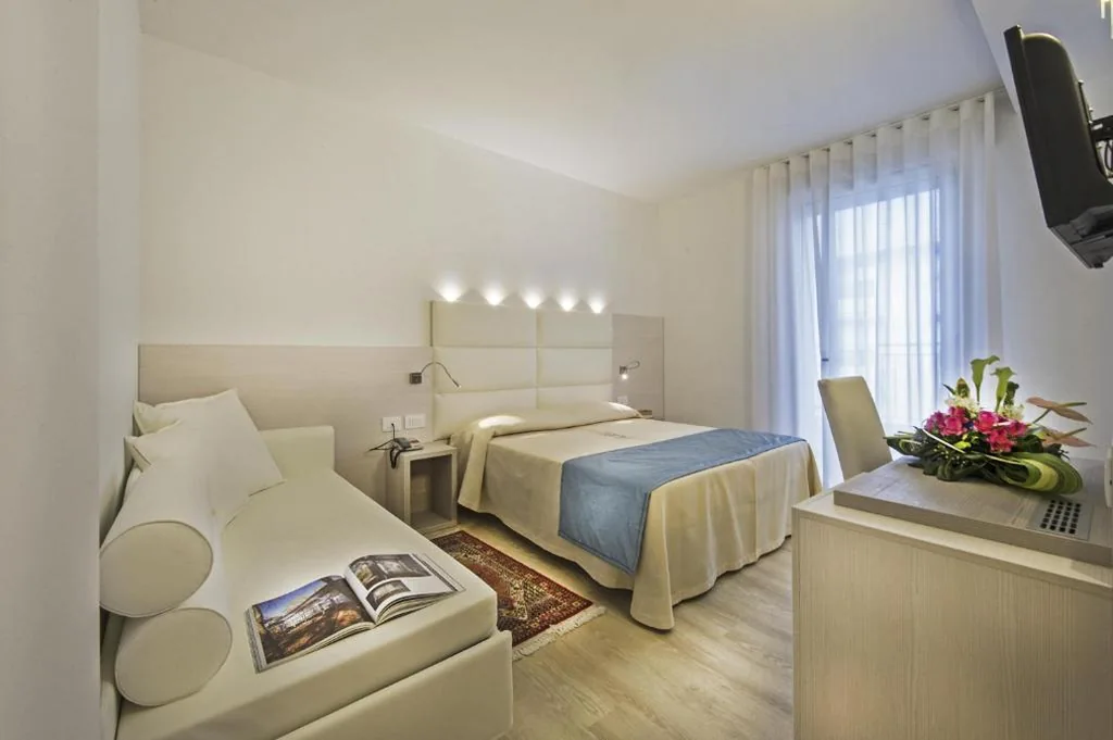 Camera Matrimoniale/Doppia con Letti Singoli con Balcone — Hotel Hollywood***S