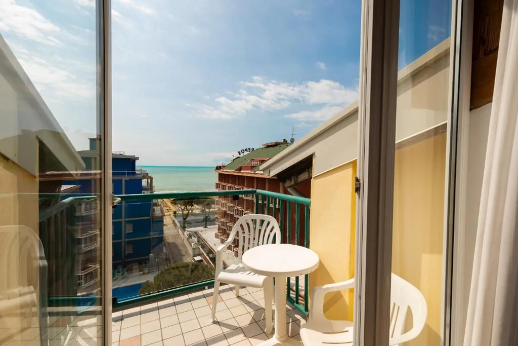 Camera Matrimoniale/Doppia con Letti Singoli con Balcone — Hotel Kennedy