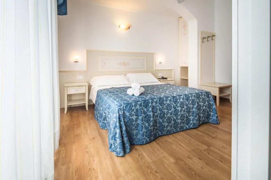 Camera Matrimoniale/Doppia con Letti Singoli con Balcone — Hotel Principe