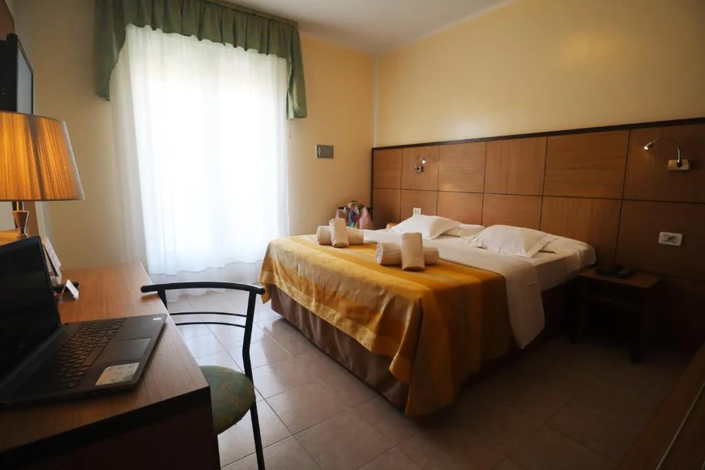 Camera Matrimoniale/Doppia con Letti Singoli con Balcone — Hotel Righetto Fronte Mare