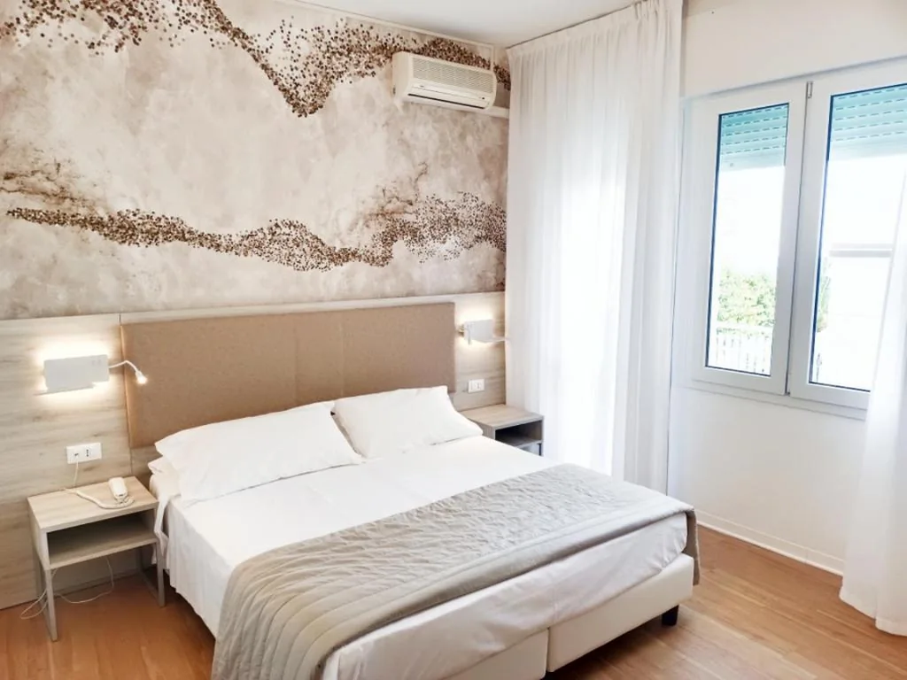 Camera Matrimoniale/Doppia con Letti Singoli con Balcone e Vista Mare Parziale — Hotel Splendid