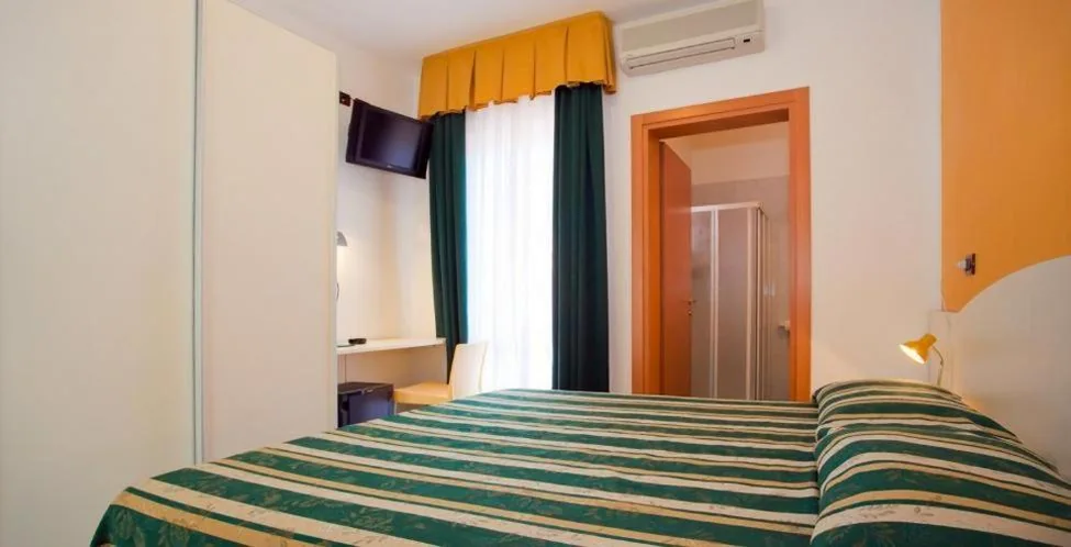 Double or Twin Room with Balcony — Hotel Villa Maria