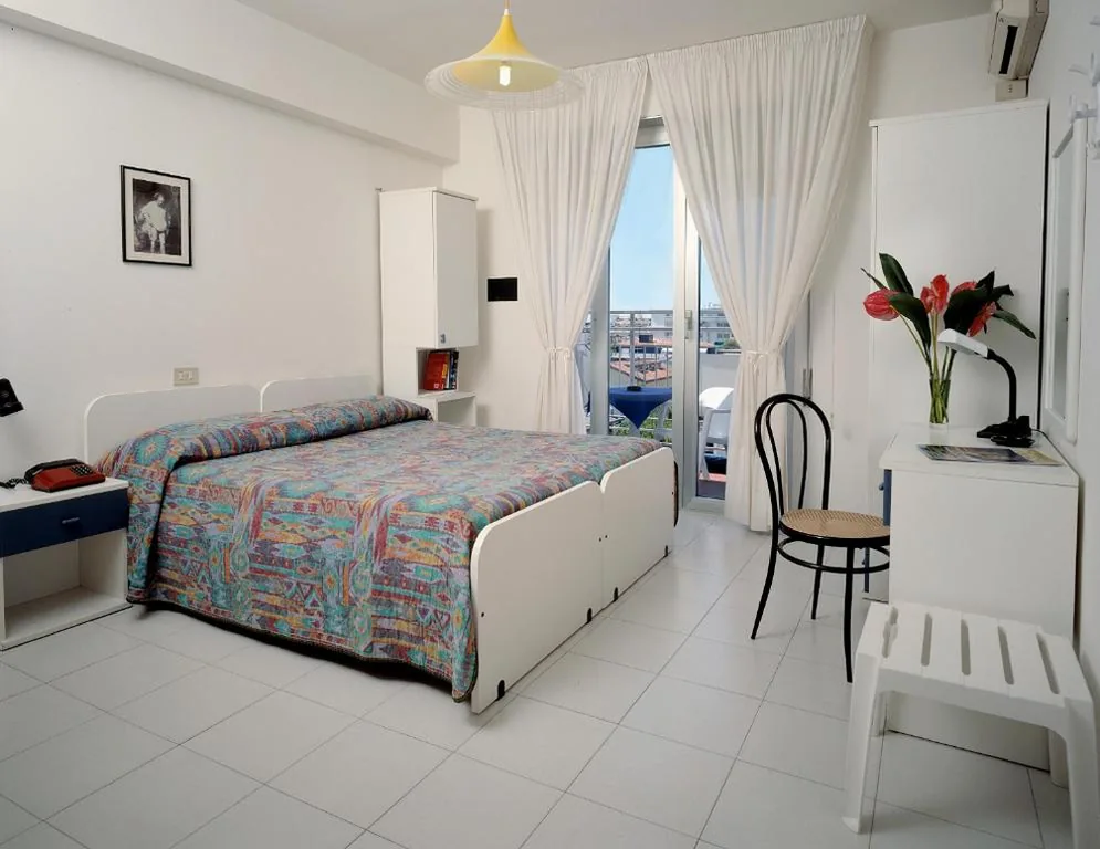 Camera Matrimoniale/Doppia con Letti Singoli con Balcone — Hotel Wally