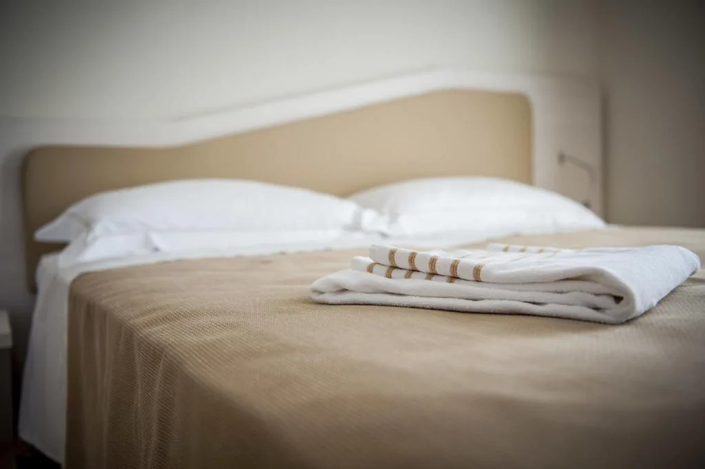 Camera Matrimoniale/Doppia con Letti Singoli con Bagno Privato — Locanda Corte Montioni