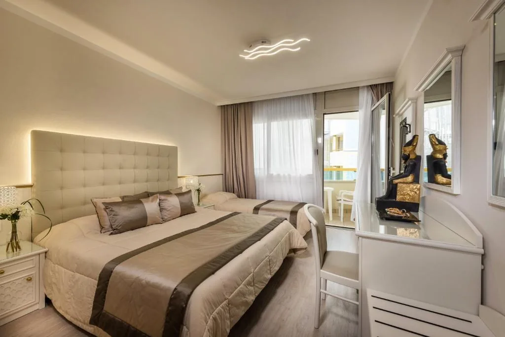 Camera Matrimoniale/Doppia con Letti Singoli con Balcone — Luxor e Cairo The Beach Resort