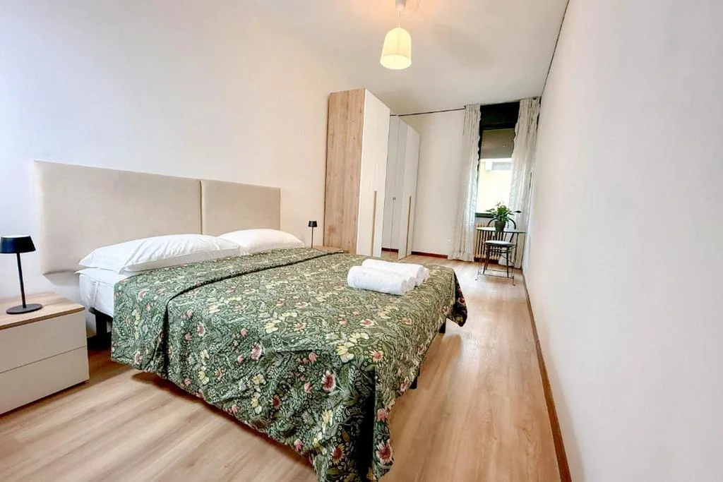 Double or Twin Room with Shared Bathroom — Residence Foscolo