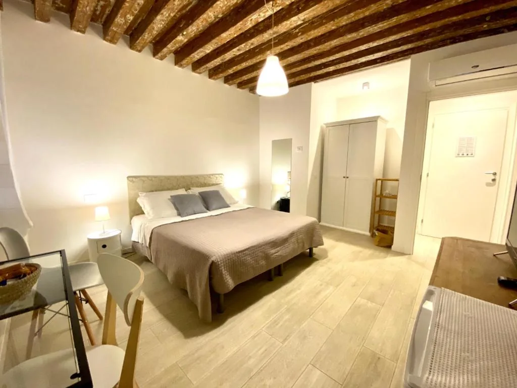 Double or Twin Room with Private Bathroom — Santa Caterina