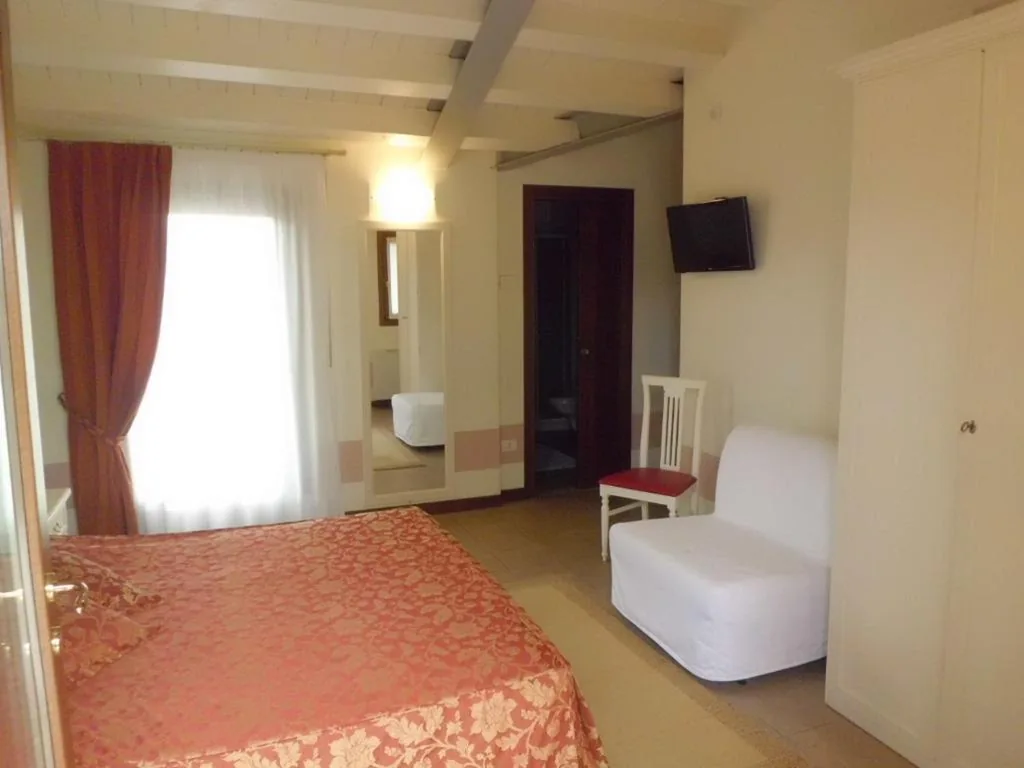 Double or Twin Room with Bathroom — Sweet Home