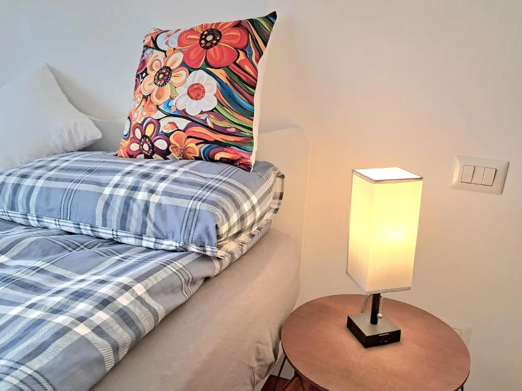Camera Matrimoniale/Doppia con Letti Singoli con Bagno in Comune — Tolle Economy Stay