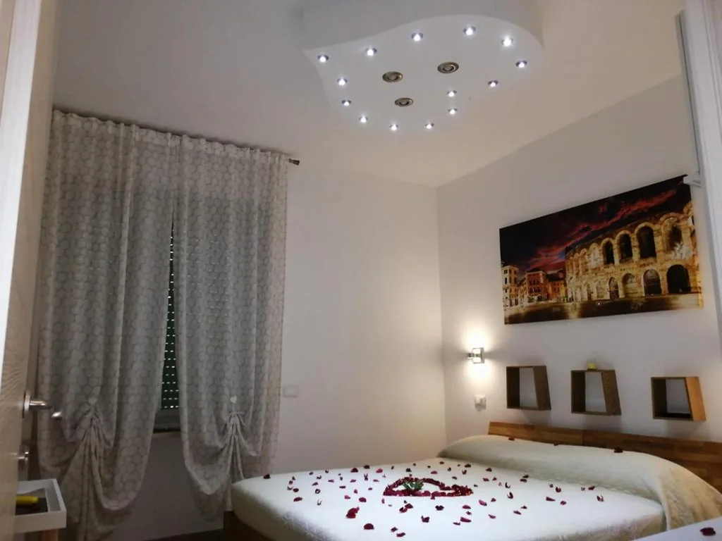 Double or Twin Room with Private Bathroom — Vapama Rooms