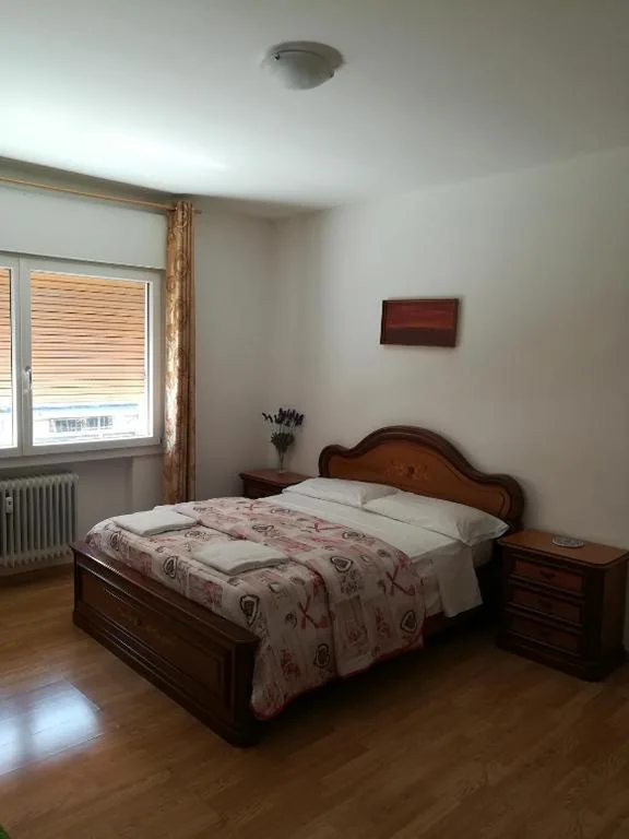 Camera Matrimoniale/Doppia con Letti Singoli con Bagno in Comune — Venice Agostino Guesthouse