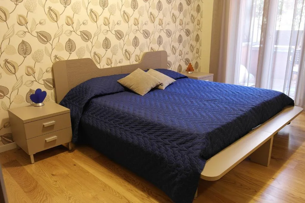 Camera Matrimoniale/Doppia con Letti Singoli con Divano-Letto Supplementare e Bagno Privato Esterno — By Fralillo