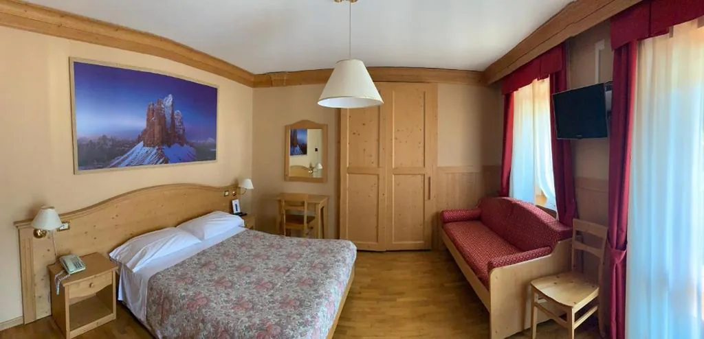 Camera Matrimoniale/Doppia con Letti Singoli con Terrazza e Vista Montagna — Albergo Garnì Ajarnola