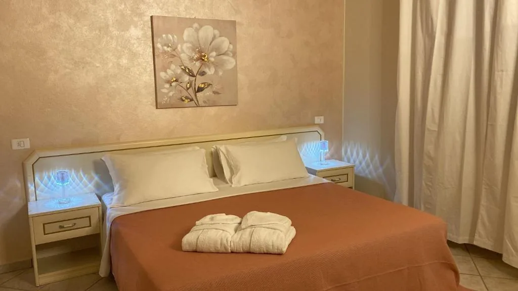 Double or Twin Room with Terrace — La Maison du Port