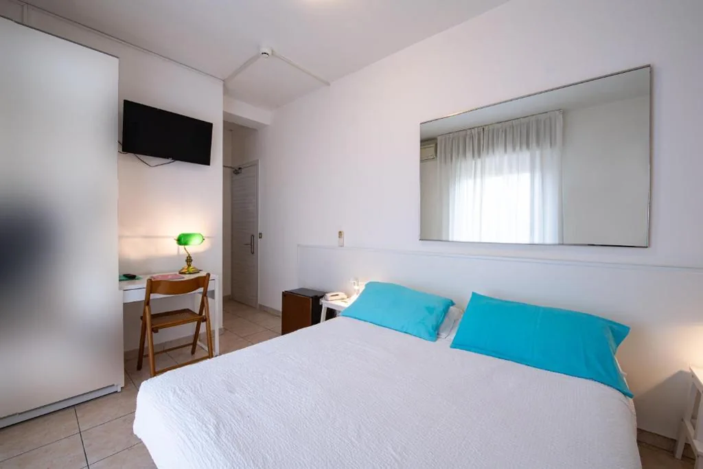 Camera Matrimoniale/Doppia con Letti Singoli con Terrazza — Le Petit Hotel