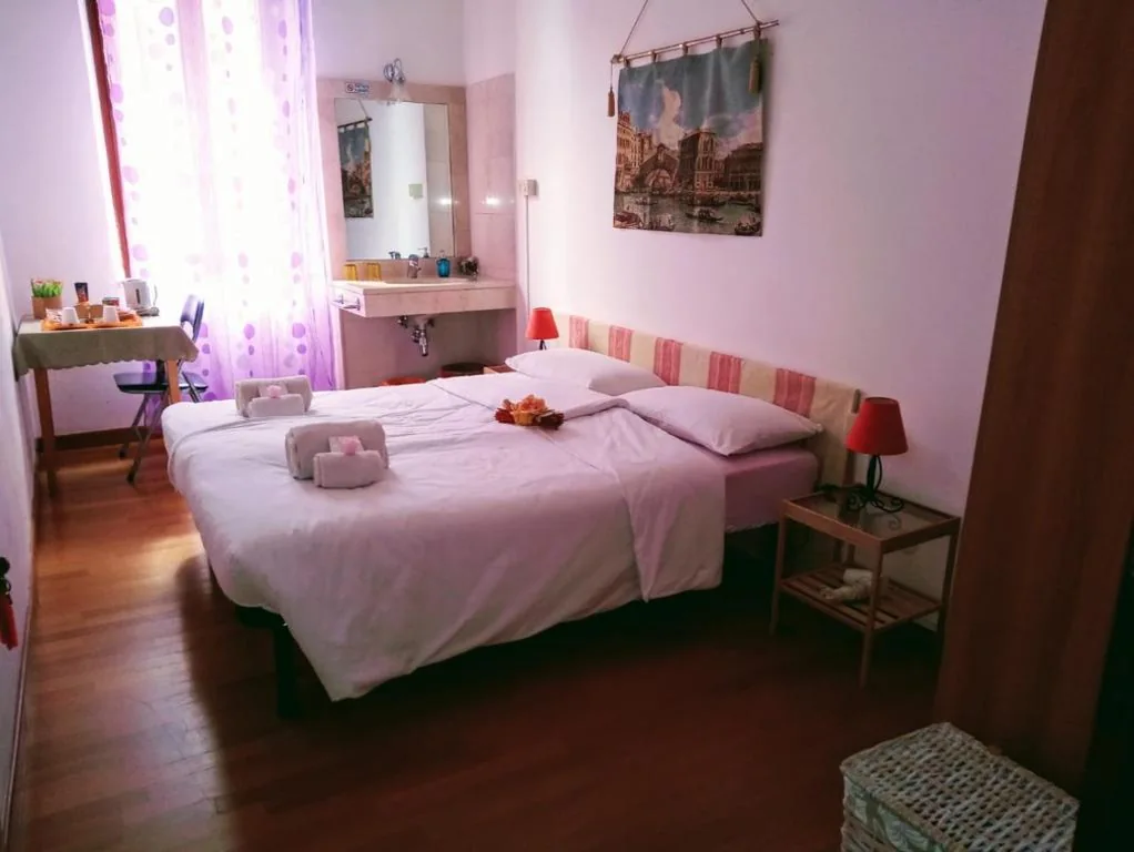 Camera Matrimoniale/Doppia con Letti Singoli con Vista Canale — Casa Favaretto Guest House