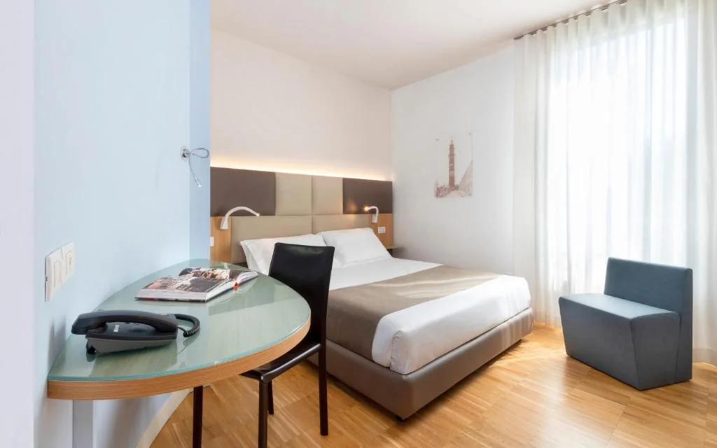 Double or Twin Room with Pool View — GHV Hotel
